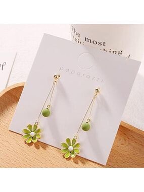 Daisy Flower Stud Earrings Green Chrysanthemum Dangle Earring Little Sun Flower